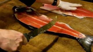 如何將整個鮭魚切片