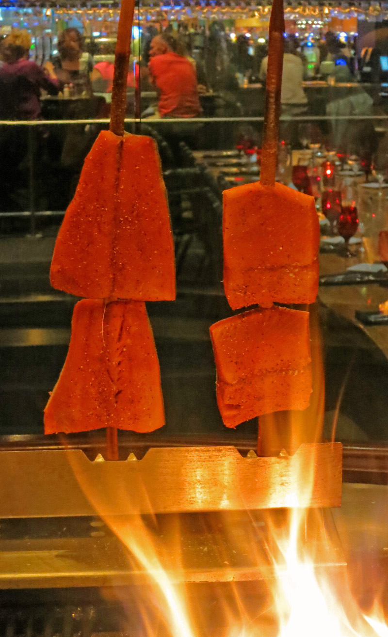 黑魚餐廳的烤鮭魚棒